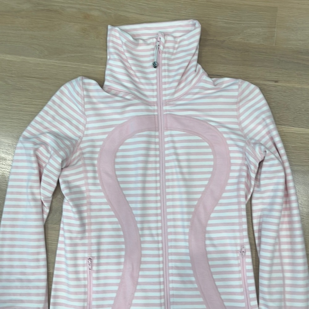 Women’s Lululemon zip jacket size 6